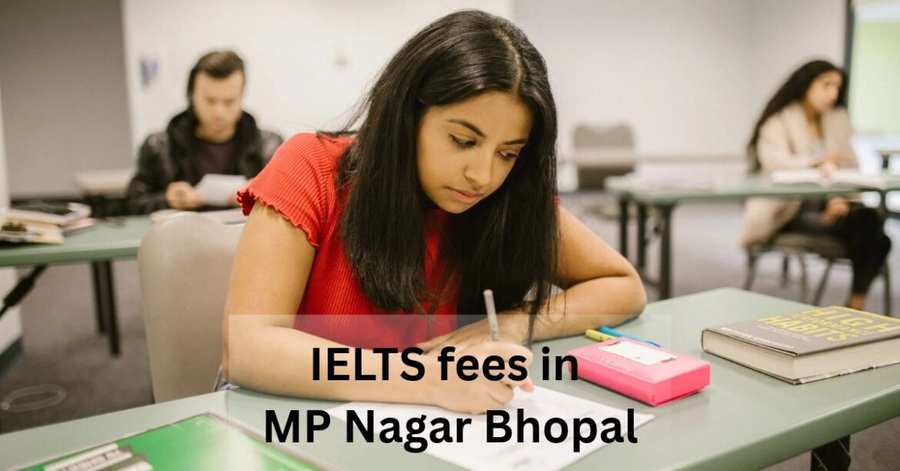 Bhopal ke MP Nagar mein IELTS fees ke baare mein jaankari lete hue students